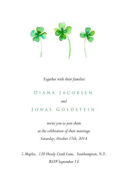 Weiße Einladungskarte online mit drei grünen Kleeblättern.