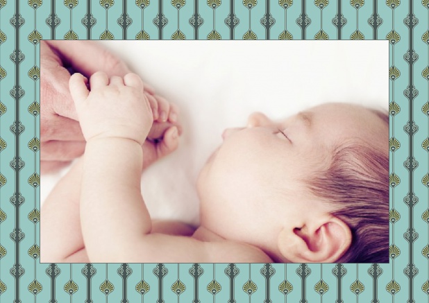 Online Geburtsanzeige mit Foto im Jugendstil Design mit Musterrahmen.