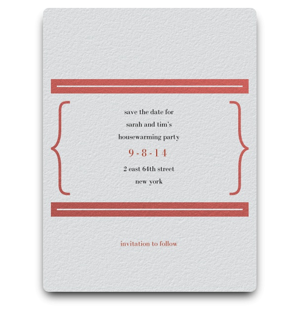 Weiße Online Kartenvorlage für moderne Save the Date-Karten mit roten, horizontalen Streifen und roten Klammern um das editierbare Textfeld.