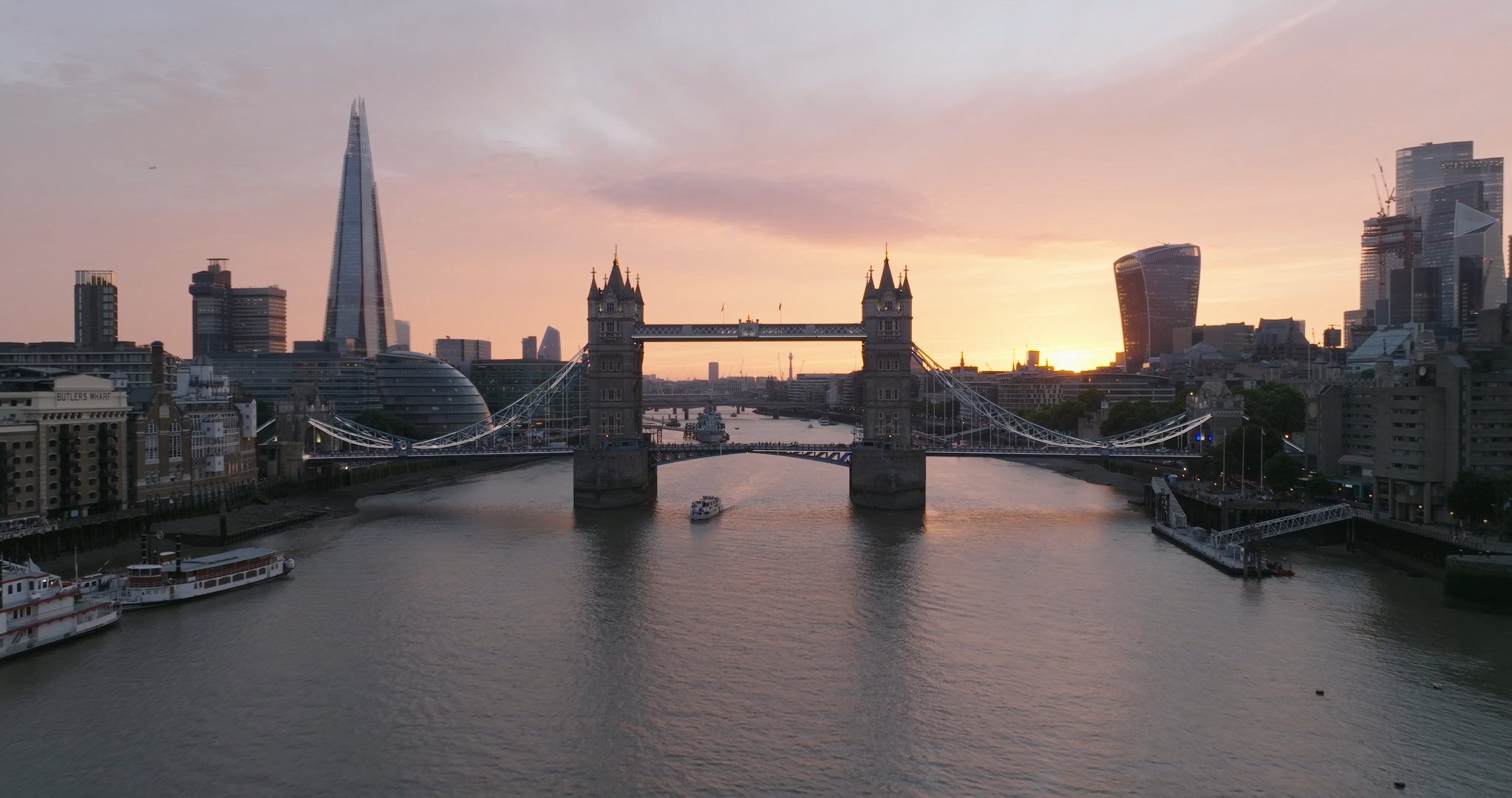 Video of Thames with London Tower Bridge