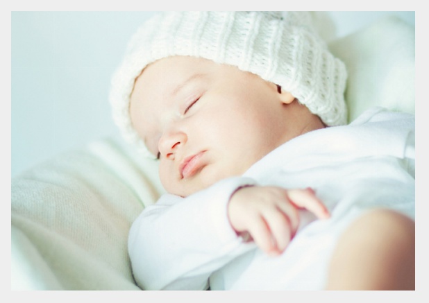 Online Geburtsanzeige mit 2 Fotooptionen vorne und hinten und farbigen Rahmen auf allen Seiten. Grau.