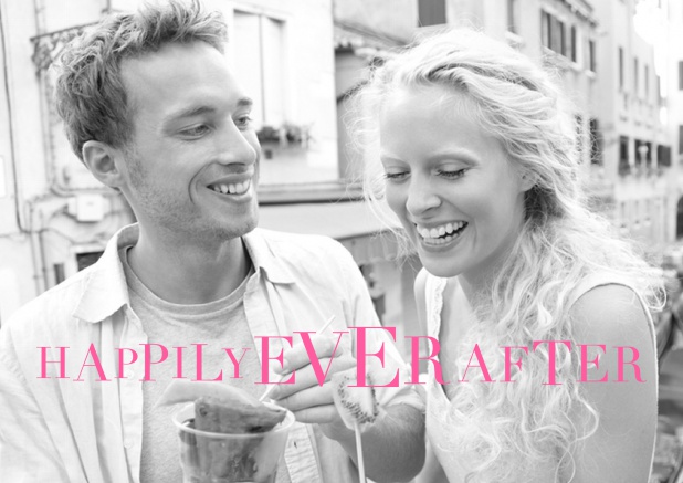 Online Einladungskarte zur Hochzeit mit illustriertem Text Happily Ever After auf Fotokarte.