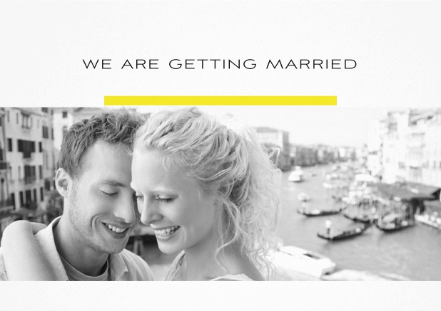 Hochzeitseinladungskarte mit allen Seiten gestaltet, inkl. Foto und Textoptionen mit gelder Linie. Gelb.