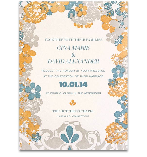 Online Einladungskarte mit Blumendekoration und gelben, blauen und grauen Blumen.