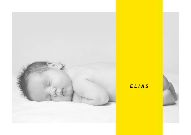 Online Fotokarte für Geburtsanzeige mit veränderbarem Foto und eritierbarem Textfeld auf gelben Streifen rechts.