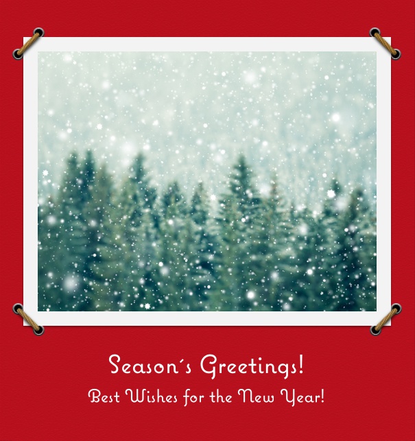 Hochkantformat Weihnachtsfotokarte für Online Weihnachstkarten aus rotem Papier mit Fotobox zum selber hochladen gehalten von Bändern und Feld zur Texteingabe.