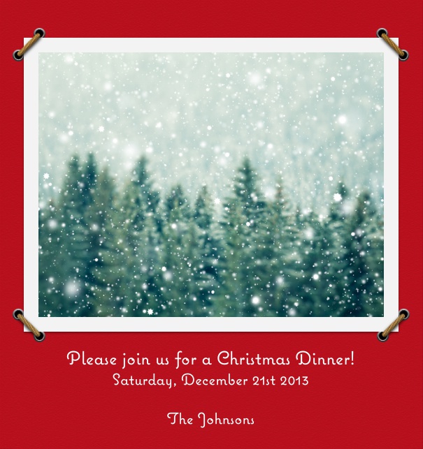 Hochkantformat Weihnachtsfotokarte für Online Einladungen aus rotem Papier mit Fotobox zum selber hochladen gehalten von Bändern und Feld zur Texteingabe.