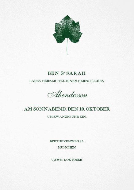 Herbstliche Einladung mit zentriertem Blatt und in unterschiedlichen Farben. Grün.