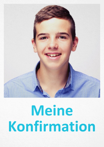 Einladungskarte zur Konfirmation mit Foto und weißem Textfeld dadrunter. Blau.