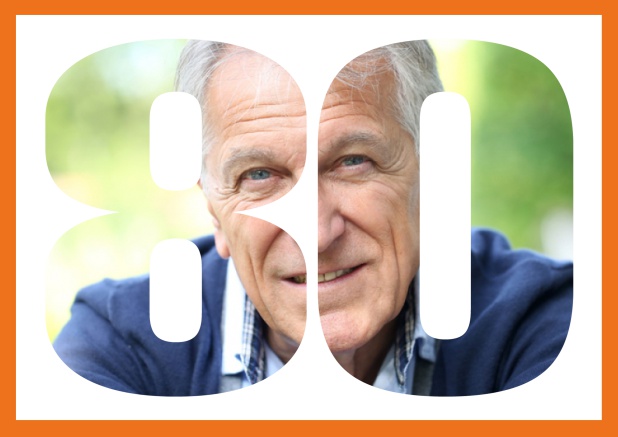 Online Einladungskarte zum 80. Geburtstag in Querformat mit ausgeschnittener 80 für eigenes Foto Orange.