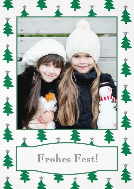 Weihnachtskarte mit Foto umrandet von Weihnachtsbäumen. Grau.