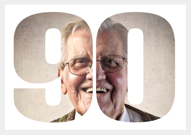 Online Einladungskarte in Querformat zum 90. Geburtstag oder Jubiläum mit ausgeschnittener Zahl 90 für ein eigenes Foto. Grau.