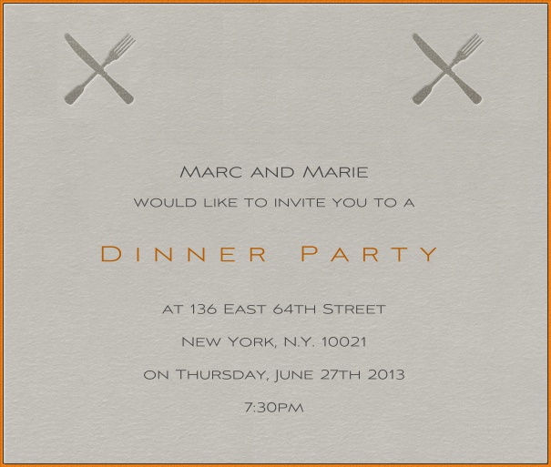 graufarbene Dinner Einladungskarte in Quadratformat mit goldenem Rand und gekreuztem Gabel und Messer in den oberen Ecken der Karte.
