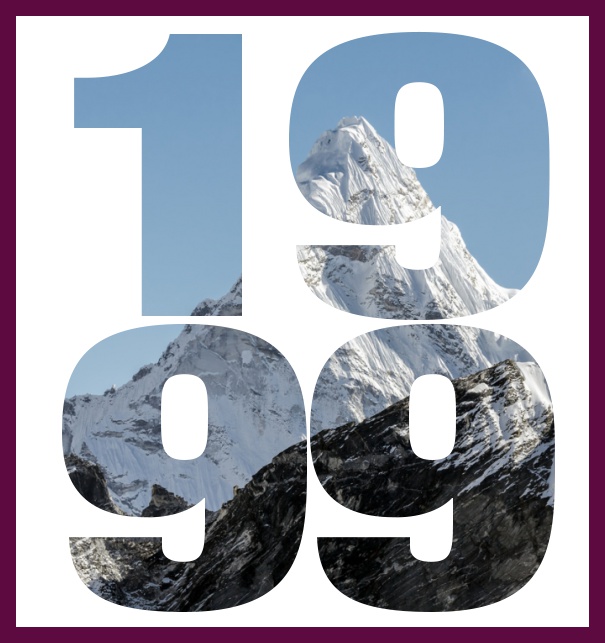 Online Einladungskarte zum 20. Jubiläum mit ausgeschnittener Jahreszahl 1999 und schönen verschneiten Bergimage dahinter. Lila.