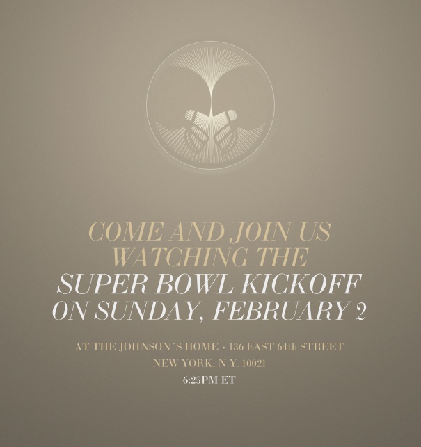 Braune Einladungskarte für Sportevents wie Super Bowl im Hochformat mit zwei Footballhelmen oben und editierbarem Textfeld.