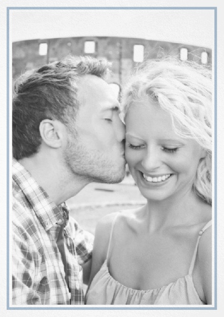 Eton save date hoch - Blau - Hochzeits Save the Dates Klassische Hochzeits-Save-the-Date Foto-Karte in Hochkant mit feiner Linie als Rand in verschiedenen Farben. Blau.