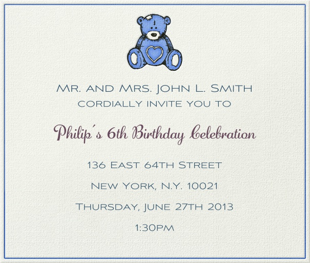 Geburtstagseinladungskarte mit blauem Teddy Bär und Herz.