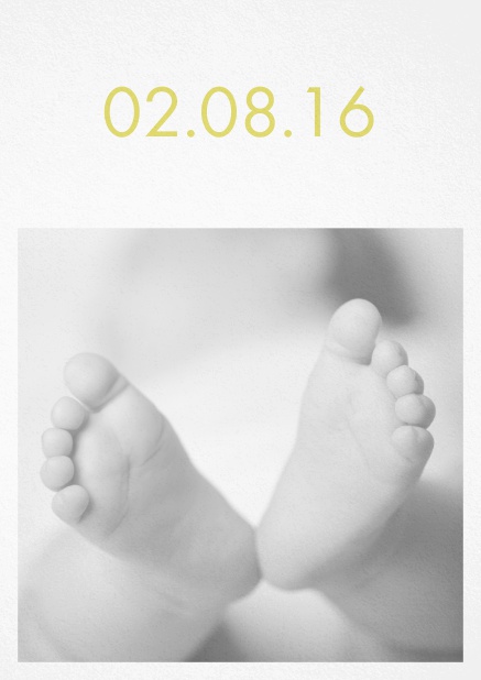 Fotokarte für Geburtsanzeige mit Fotofeld und veränderbarem Geburtsdatum oben. Gelb.