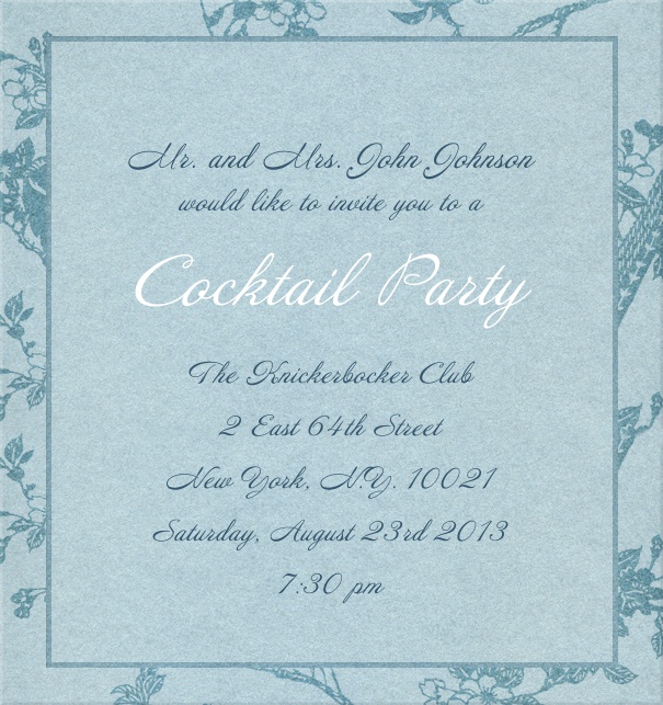 Blaue, klassische Einladungskarte mit lilafarbenem Rand und Blumendekoration.