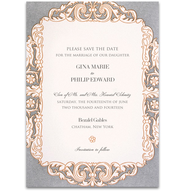 Online Hochzeits Save the Date mit grau und rosa Musterrahmen.