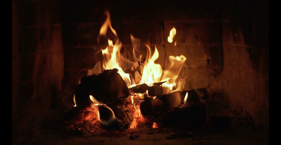 Video von Kamin mit brennendem Holz