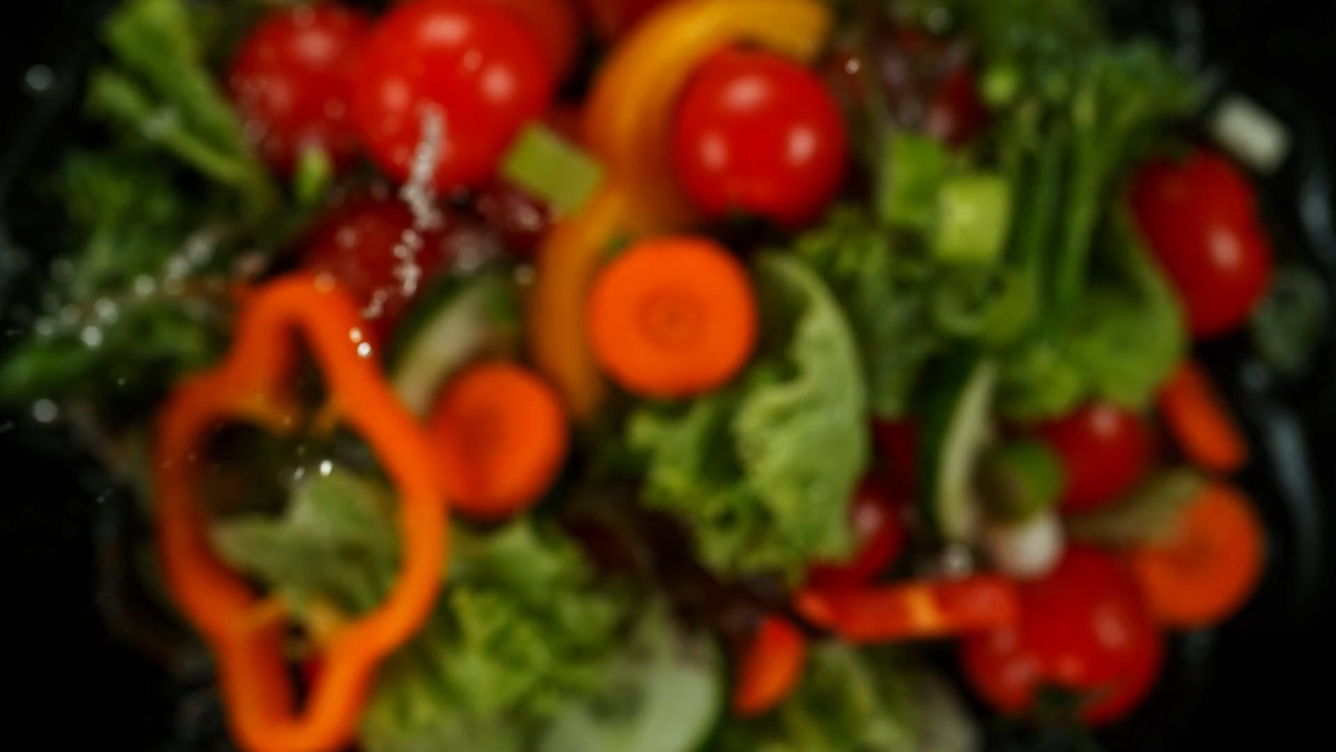 Video of fresh vegetables with a splash